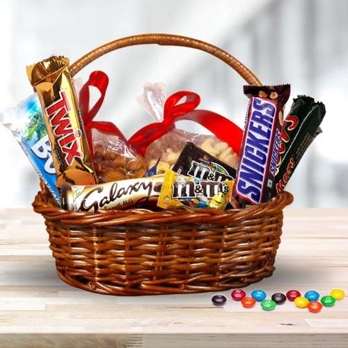 Make Your Friends Happy With A Hot Chocolate Gift Basket - Miss Sue Living