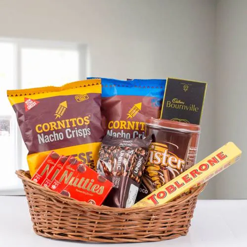 Online Flower Delivery, Regal Grandeur Gourmet Gift Hamper for Xmas to  Chandigarh, India
