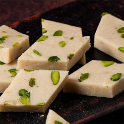 Elegant Pista Kaju Barfi Box